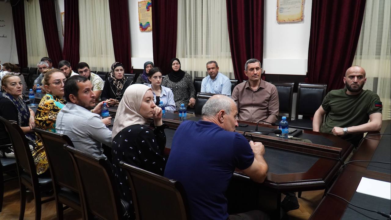 Абдурахман Махмудов провел встречу с родственниками пропавших без вести военнослужащих